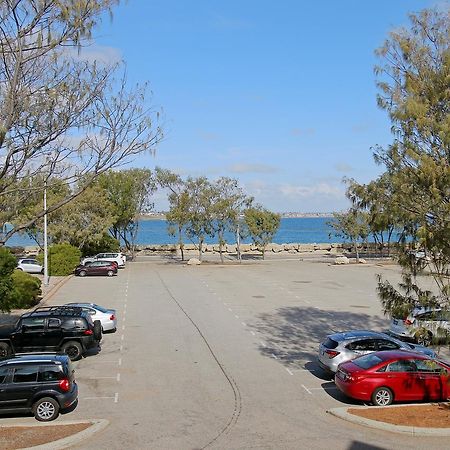Hillarys Marina Apartment Перт Экстерьер фото