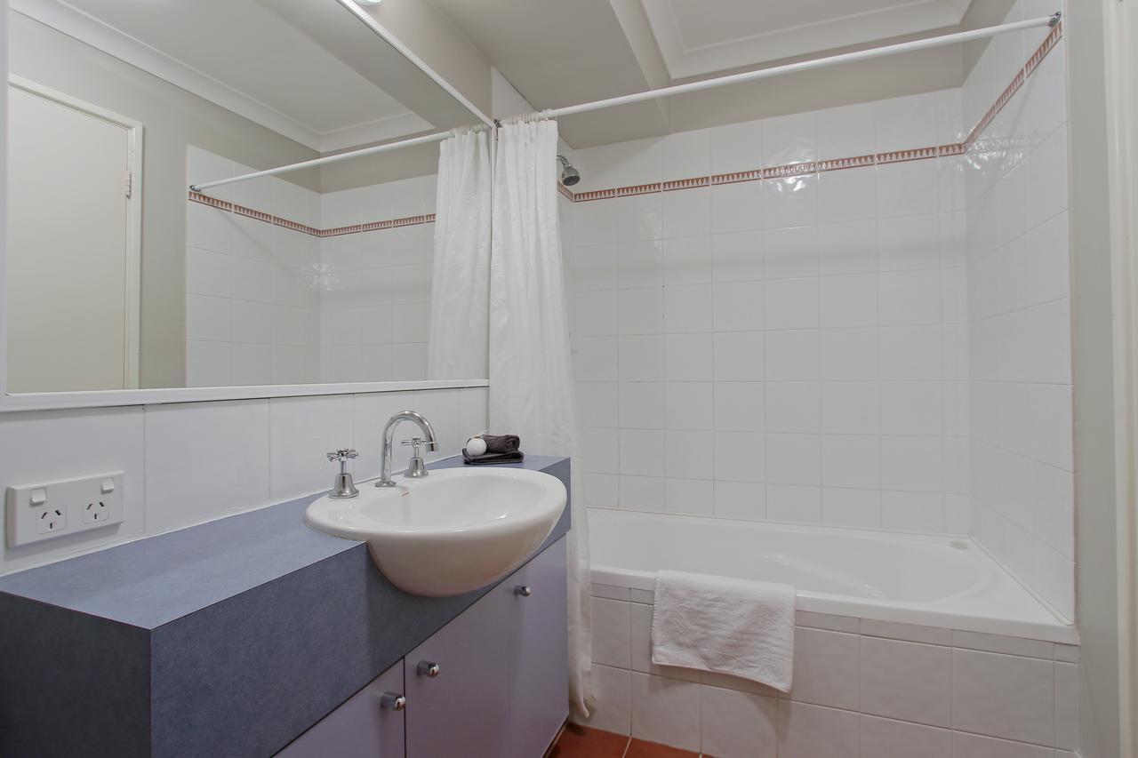 Hillarys Marina Apartment Перт Экстерьер фото